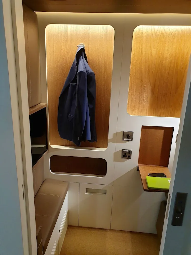 Single FlexiSuite Pod - 6 Hour Morning Stay from 07:00-13:00 hrs (7am-1pm)