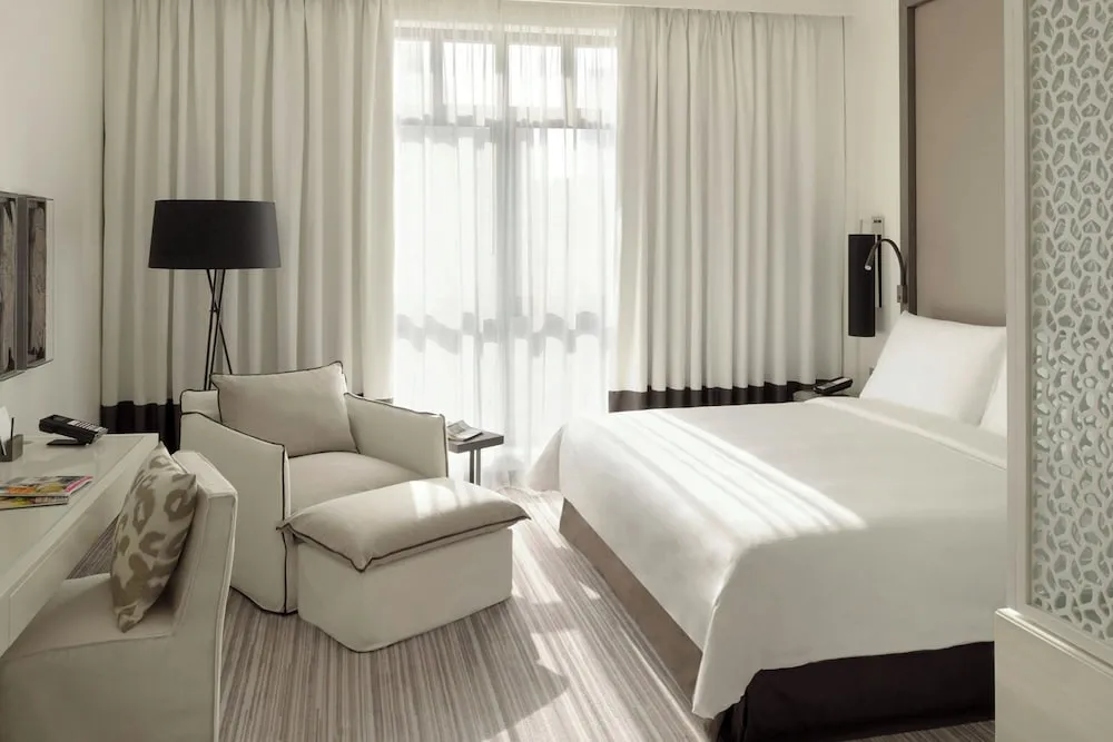 Deluxe Oda, 1 En Büyük (King) Boy Yatak, Havuz Manzaralı