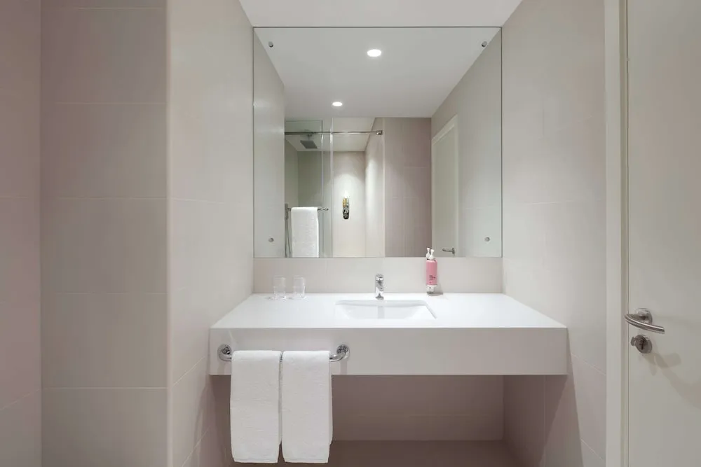 Rover Room with Free Shuttle Bus to Airport