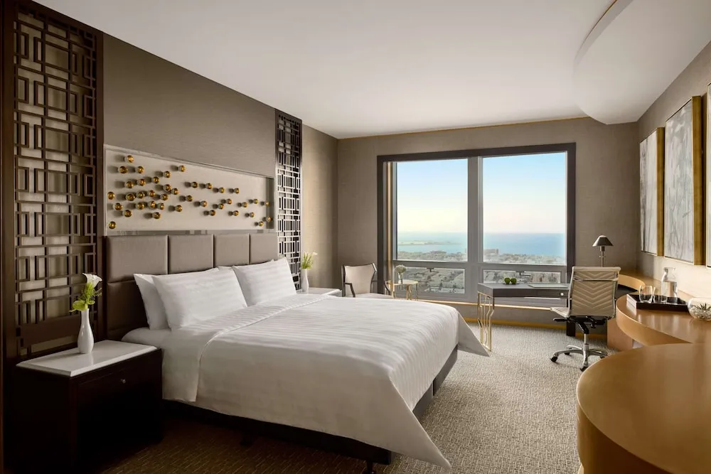 Horizon Deluxe Room, 1 King Bed - Exclusive access to the Horizon Club Lounge and breakfast
