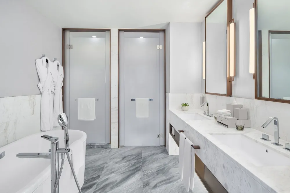 Luxurious Family Stay - Deluxe Interconnecting Rooms - Complimentary Lagoon Access
