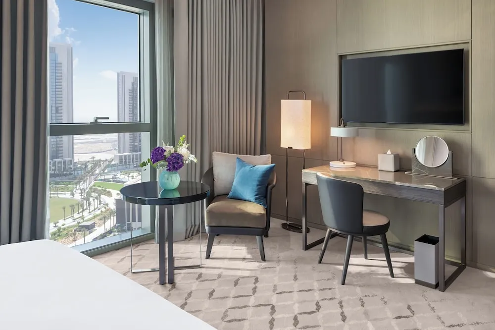 Deluxe Room, 1 King Bed, City View - Complimentary Lagoon Access