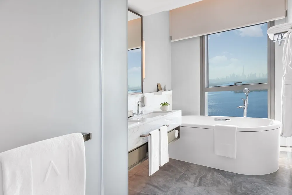 Club Room, 1 King Bed (Creek View) - Complimentary Lagoon Access