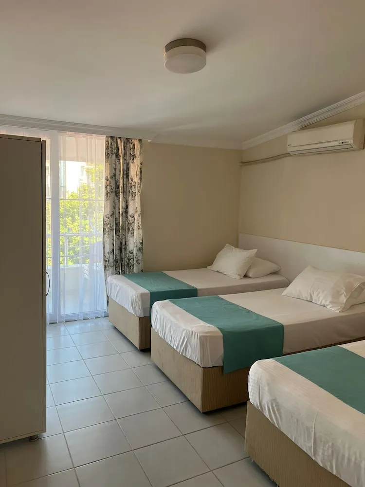 Standard Üç Kişilik Oda, Balkon