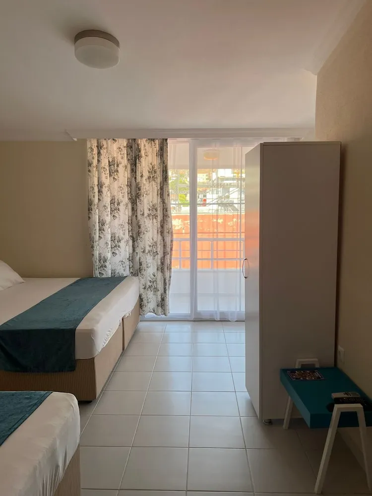Standard Üç Kişilik Oda, Balkon