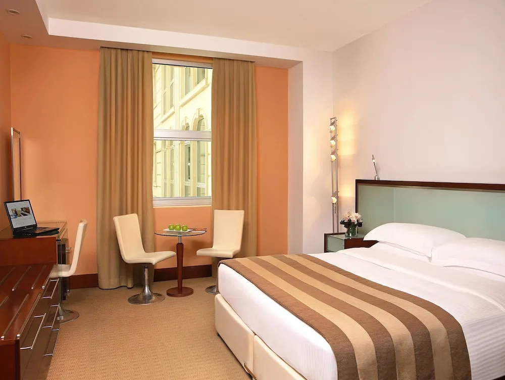 Süit, 1 Yatak Odası (Atrium View King Bed)