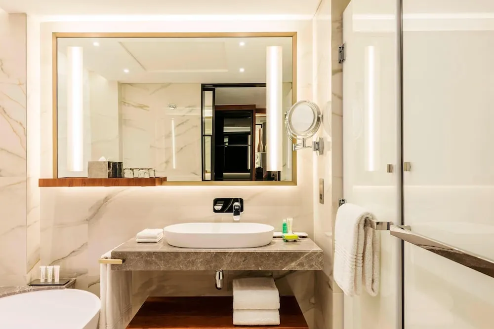 Superior Oda, 1 Büyük (Queen) Boy Yatak, Sigara İçilmez, Havuz Manzaralı (Pool Access)