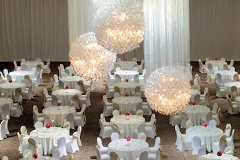 Le Meridien Dubai Hotel & Conference Centre
