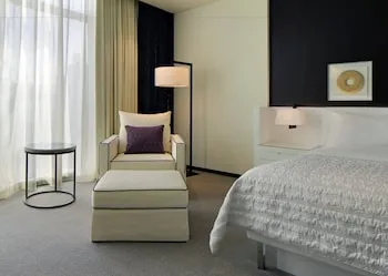 Le Meridien Dubai Hotel & Conference Centre