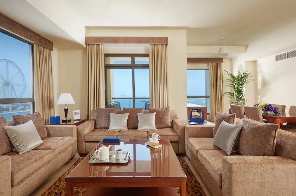 3 Bedroom Apartment Sea View