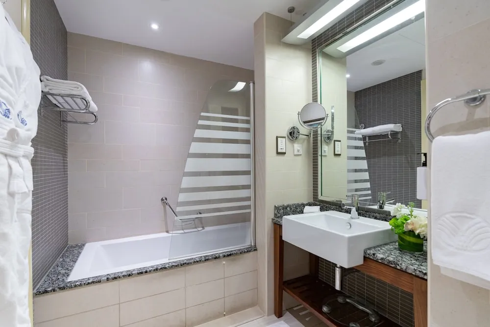 Oda, 1 En Büyük (King) Boy Yatak, Balkon, Deniz Manzaralı (Ain Dubai)