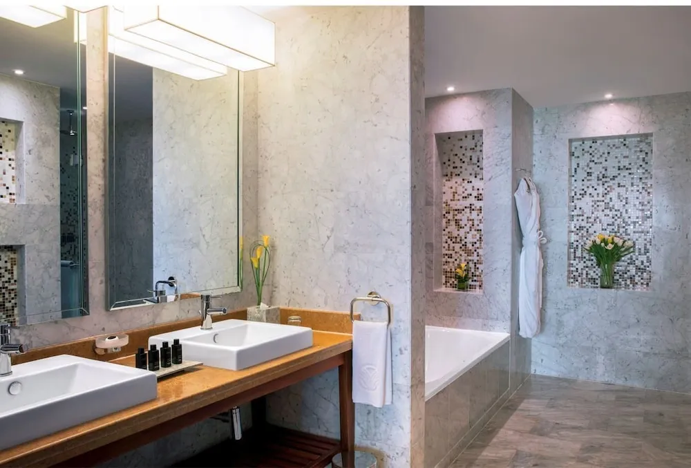 Süit, 2 Yatak Odası, Balkon, Deniz Manzaralı (Sea Front Lounge Access)