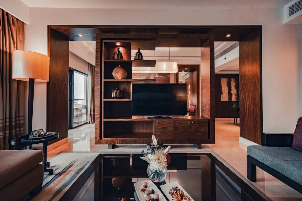 Süit, 2 Yatak Odası, Balkon, Deniz Manzaralı (Sea Front Lounge Access)