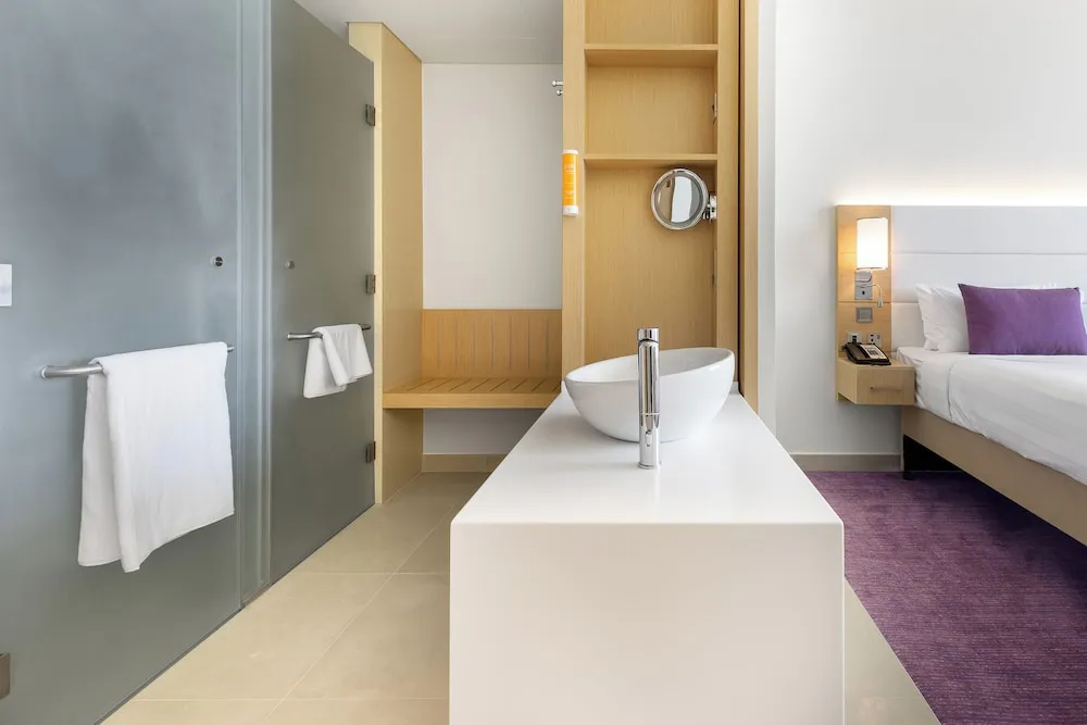 Superior Oda, 1 Büyük (Queen) Boy Yatak, Sigara İçilmez, Köşe