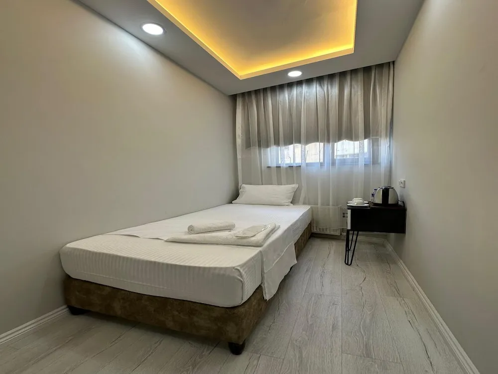 Economy Büyük Yataklı Tek Kişilik Oda