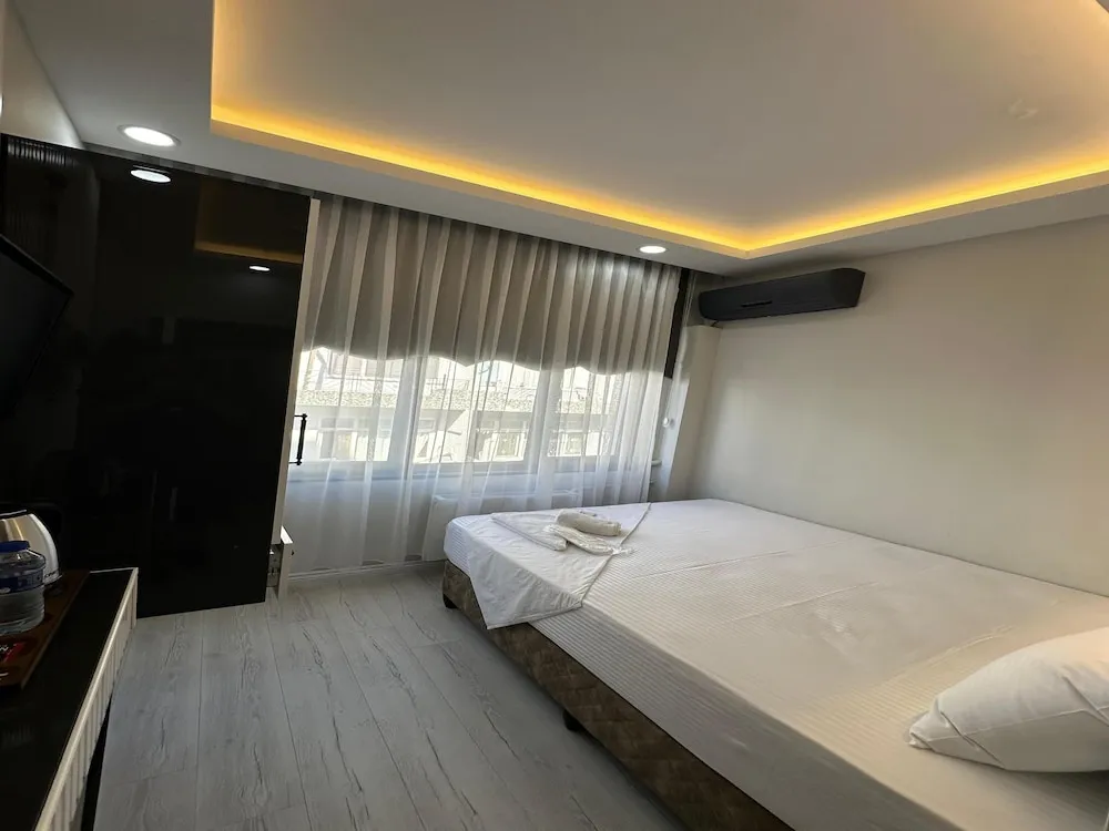 Standard Tek Büyük Yataklı Oda