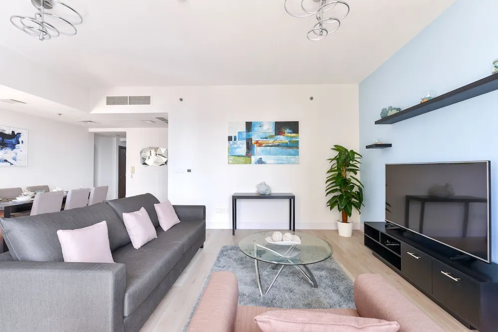 Deluxe 2BR Apartment - Sea View