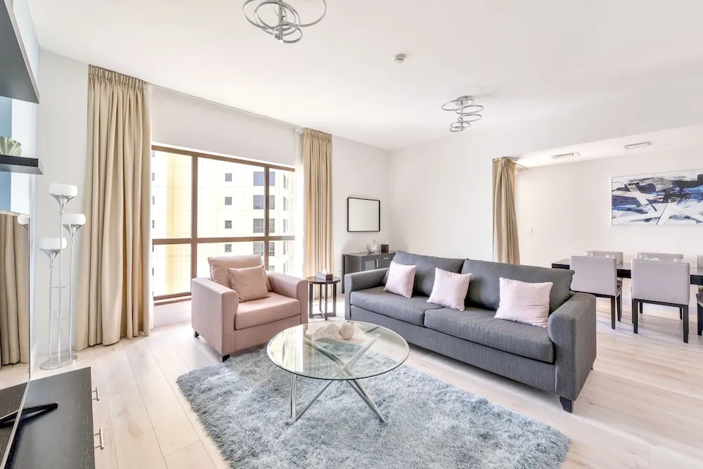 Deluxe 3BR Apartment plus maids room - Marina View