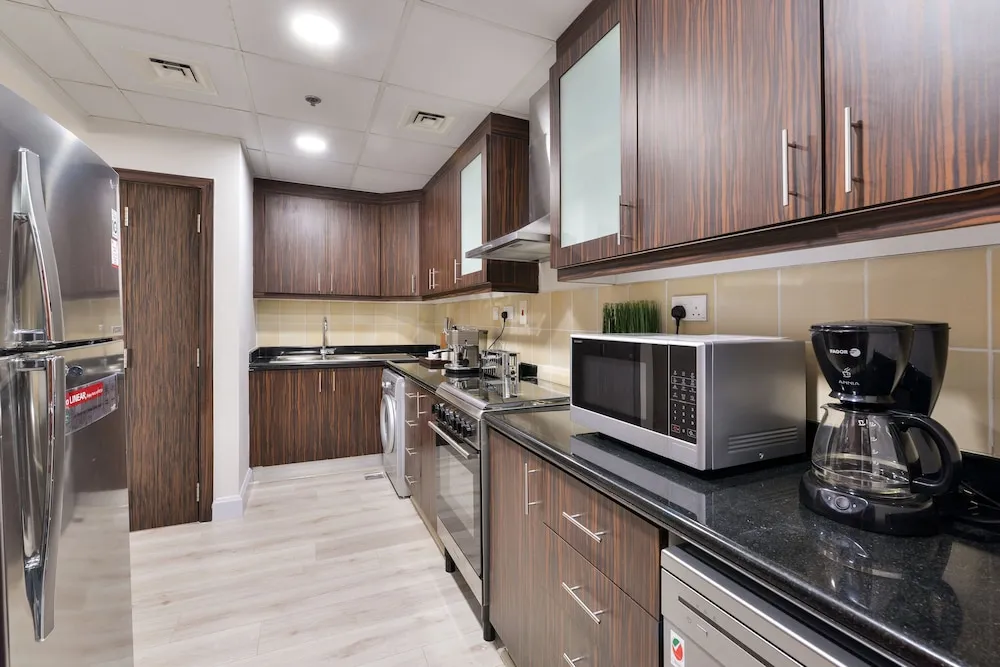 Deluxe 3BR Apartment plus maids room - Marina View
