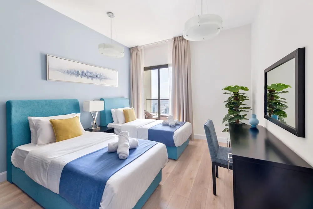 Deluxe 3BR Apartment plus maids room - Marina View