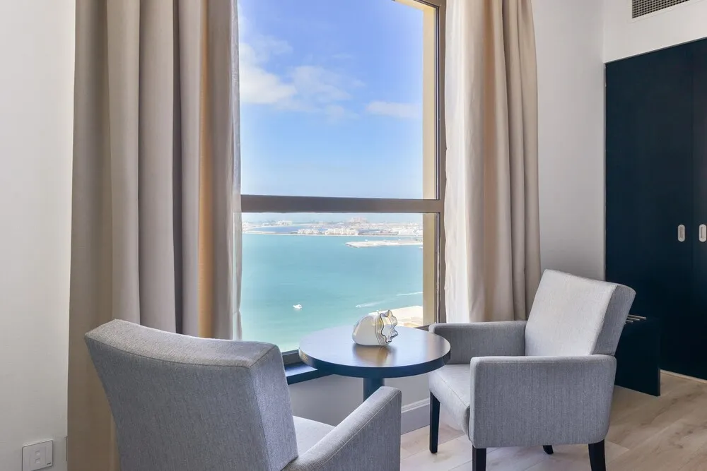 Deluxe 3BR Apartment plus maids room - Marina View