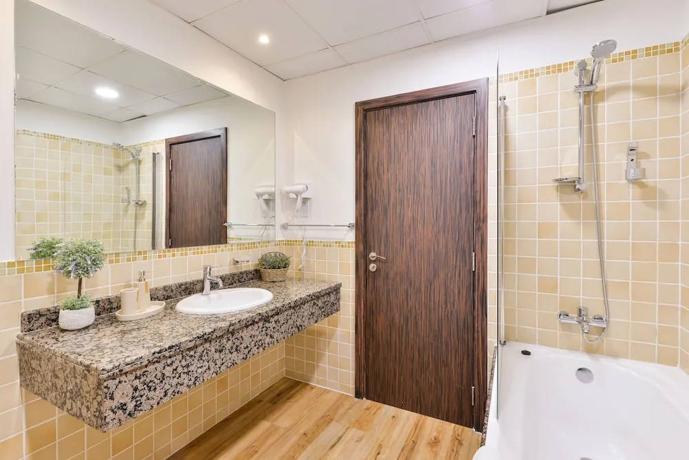 Deluxe 3BR Apartment plus maids room - Marina View