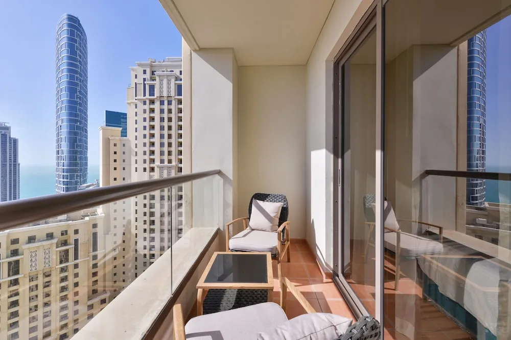 Deluxe 3BR Apartment plus maids room - Marina View