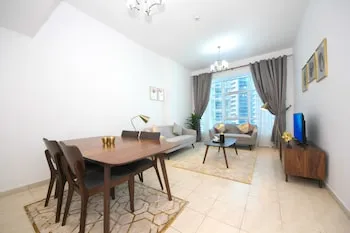 Signature Holiday Homes - Al Fahad Dubai