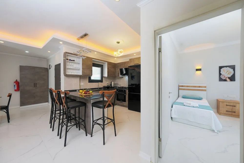 Deluxe Villa, Havuz Manzaralı