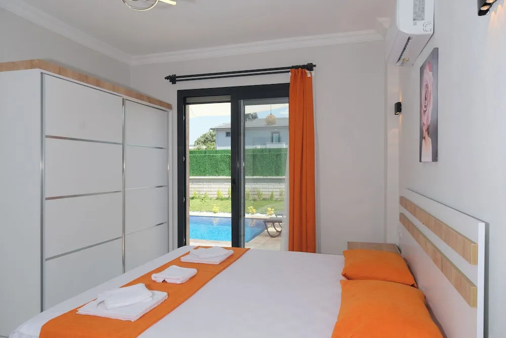 Deluxe Villa, Havuz Manzaralı