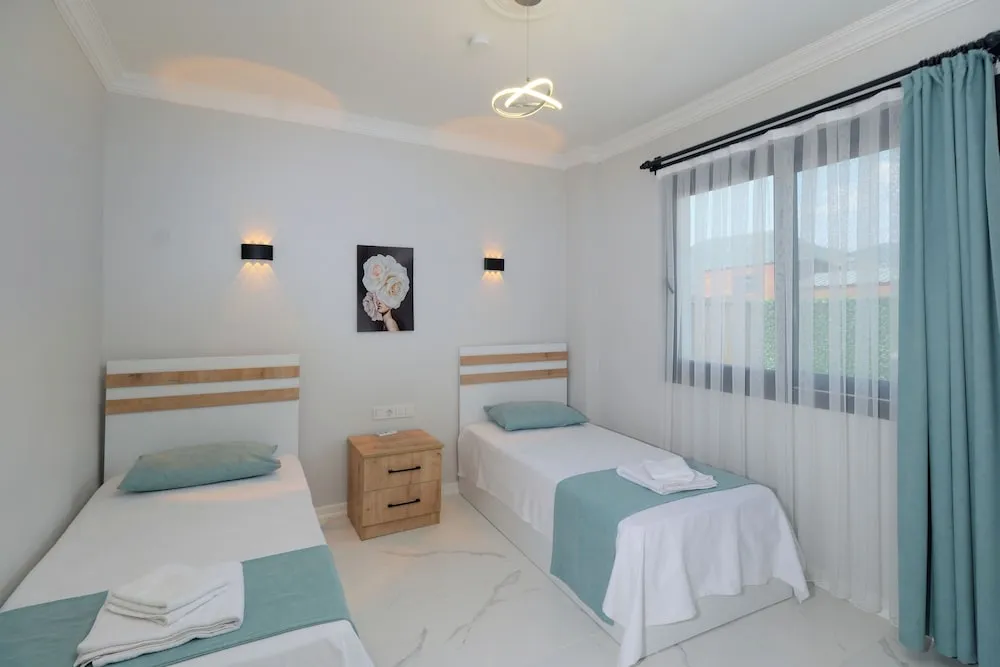 Deluxe Villa, Havuz Manzaralı