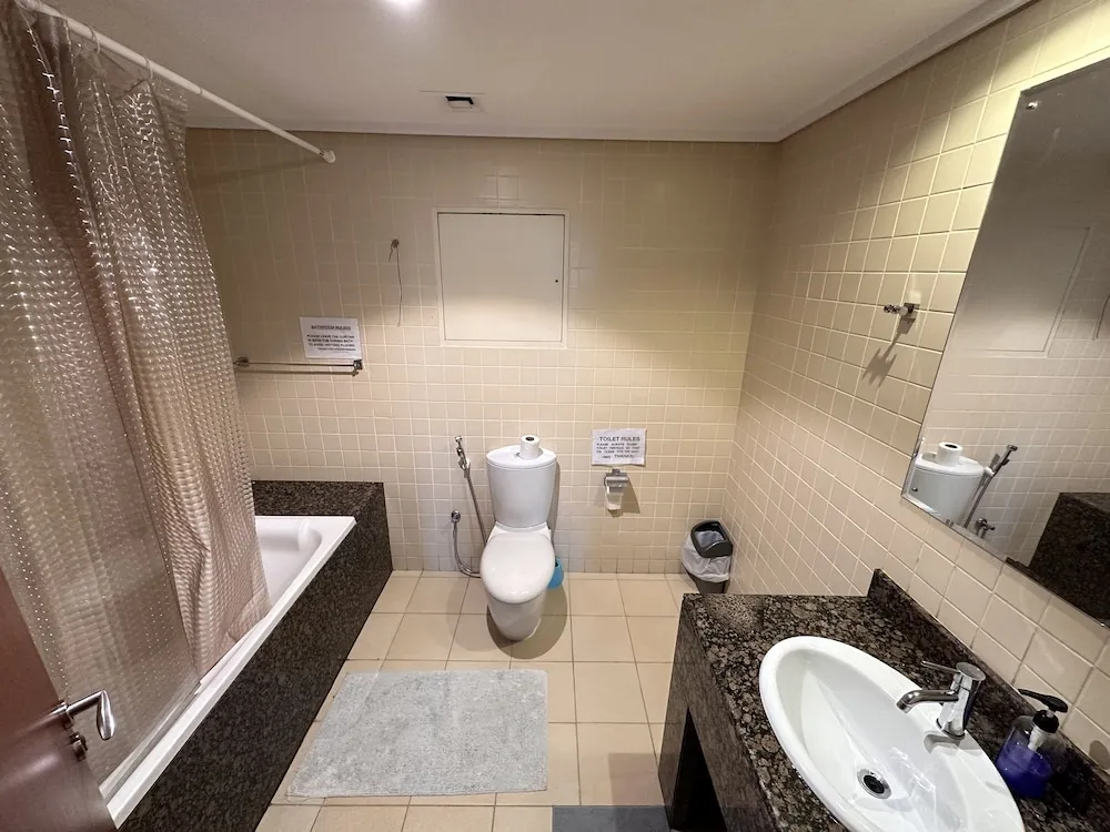 Royal Ortak Ranzalı Oda, Sadece erkekler için, Ortak Banyo