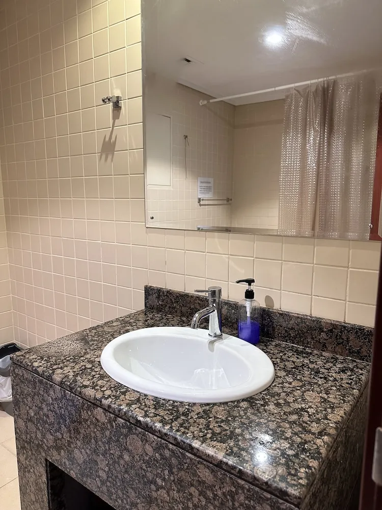 Royal Ortak Ranzalı Oda, Sadece erkekler için, Ortak Banyo