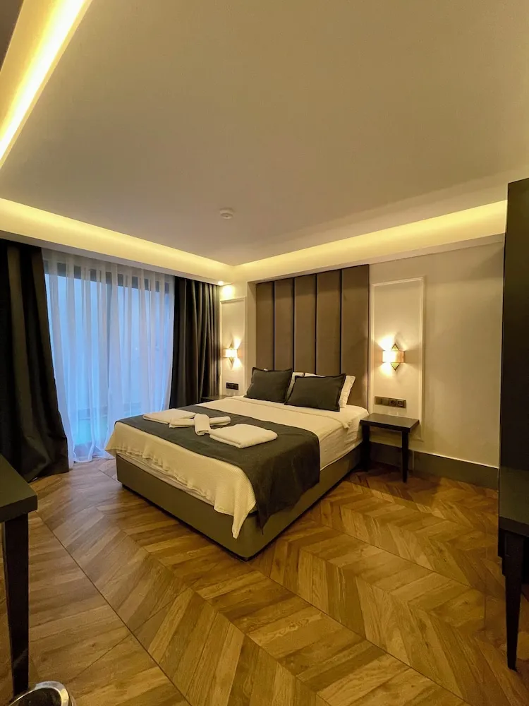104 Kara manzarali Standart oda