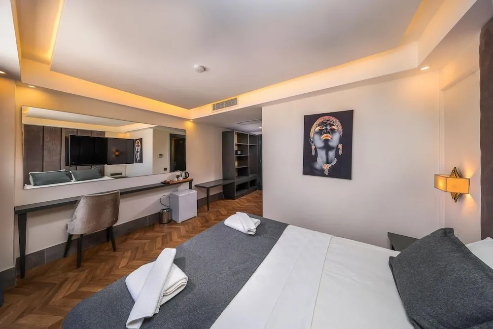 104 Kara manzarali Standart oda