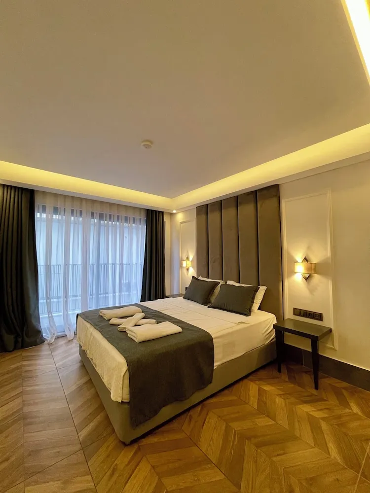 203 Kara manzarali Standart oda
