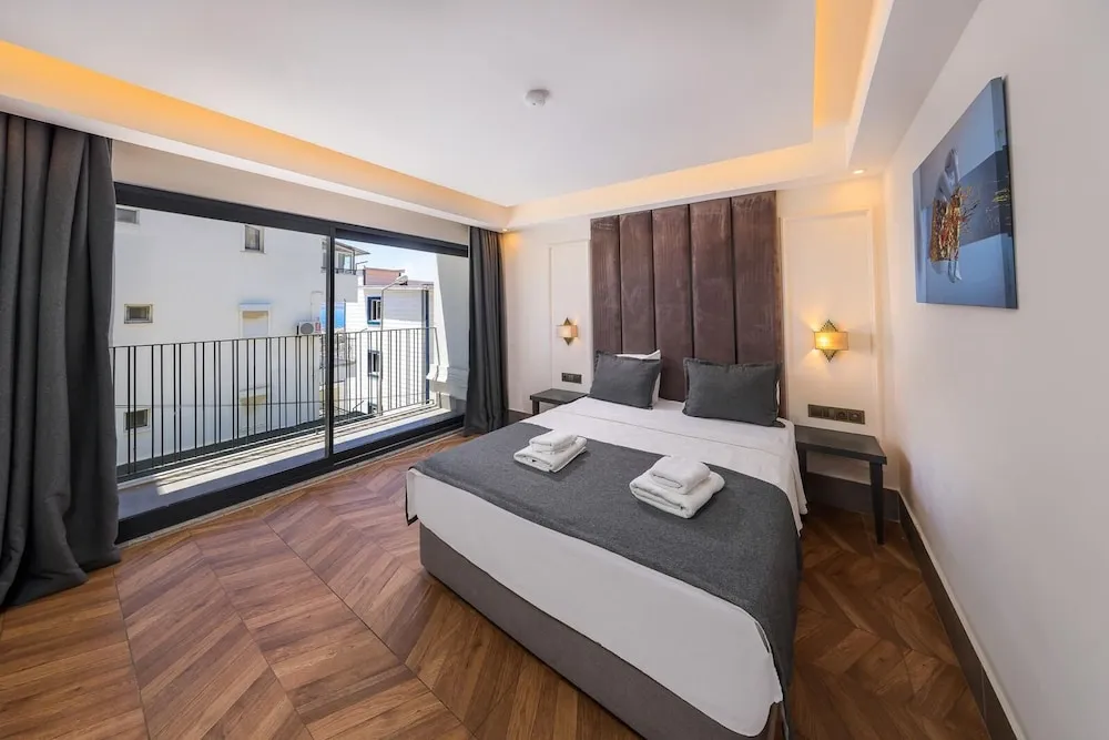 301 Kismi deniz manzarali standart oda