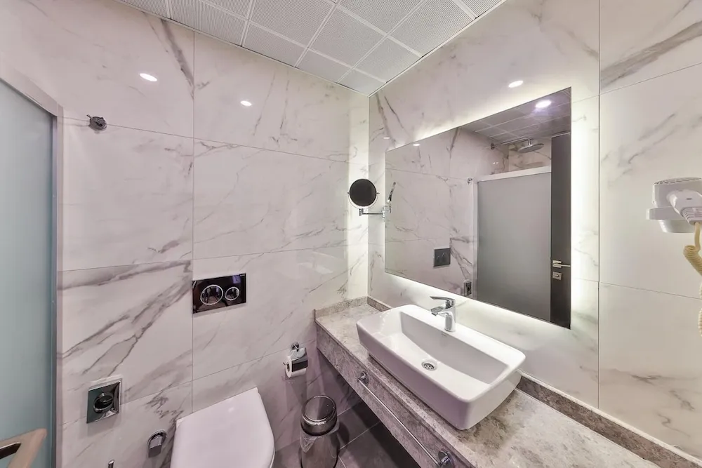 204 Kara manzarali Standart oda
