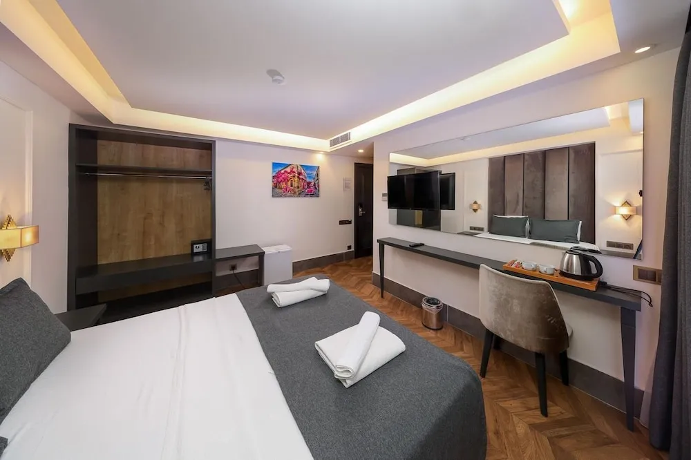 204 Kara manzarali Standart oda