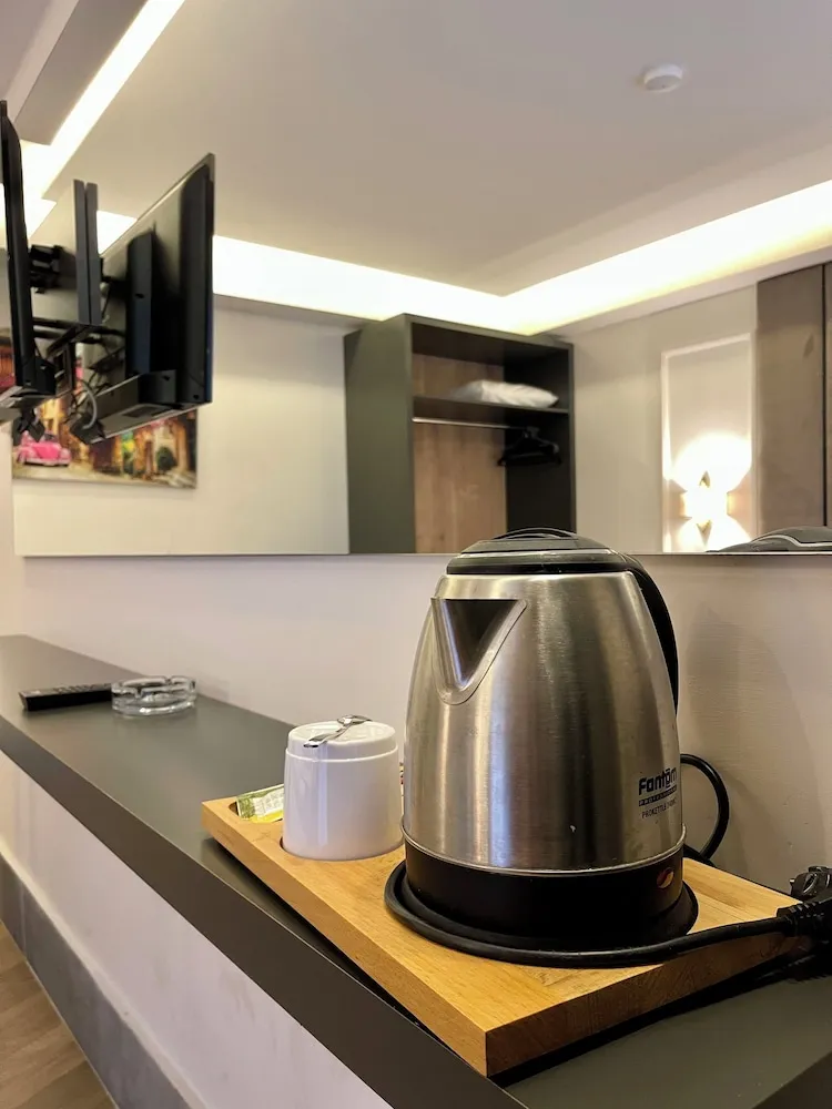 103 Kara manzarali Standart oda
