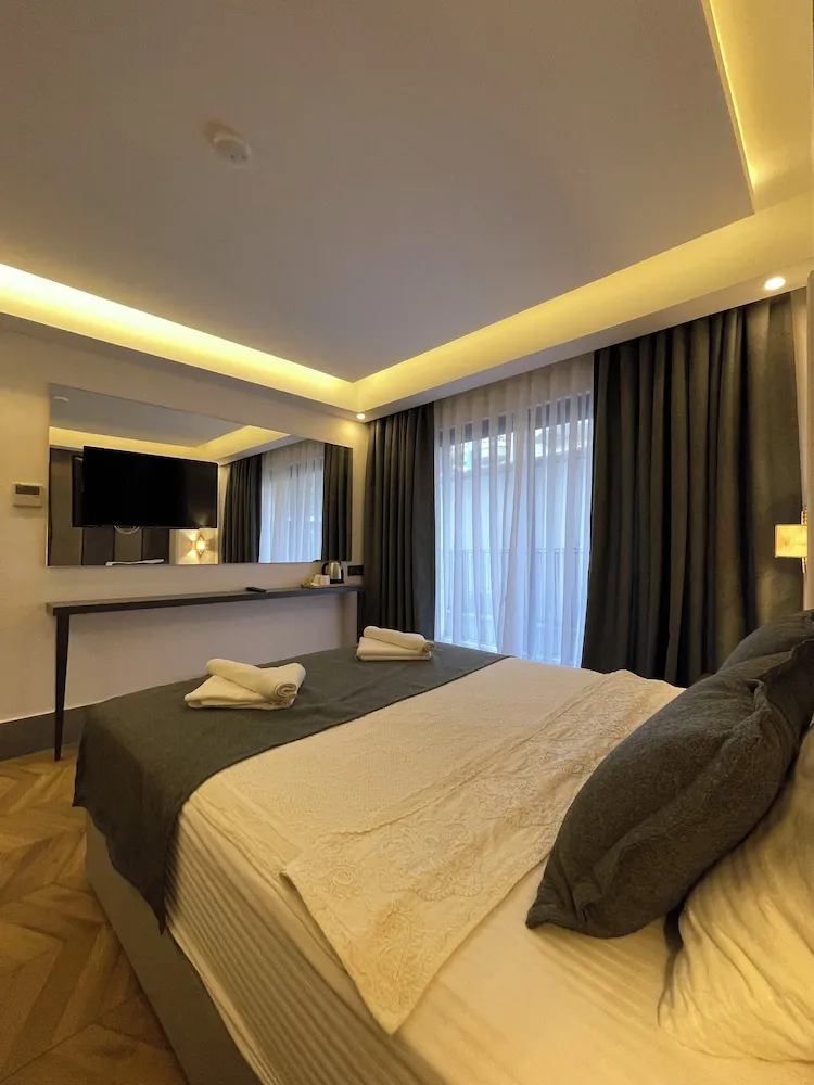 103 Kara manzarali Standart oda