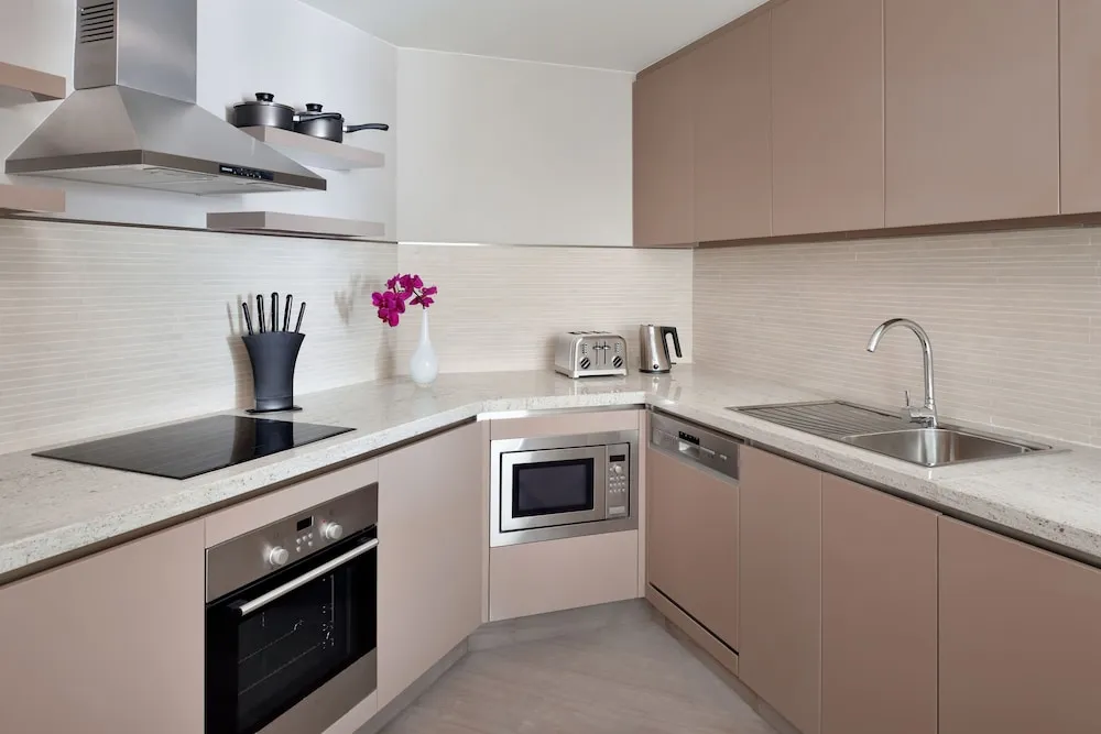 One Bedroom Apartment with Kitchen