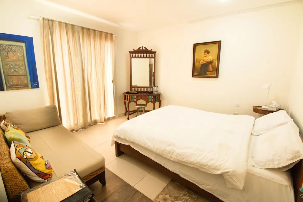 Standard Tek Büyük Yataklı Oda, Avlu