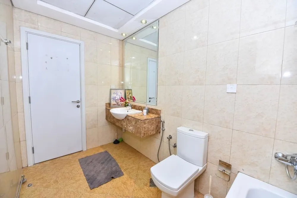 Basic Ortak Ranzalı Oda, Sadece erkekler için, Sigara İçilebilir, Ortak Banyo