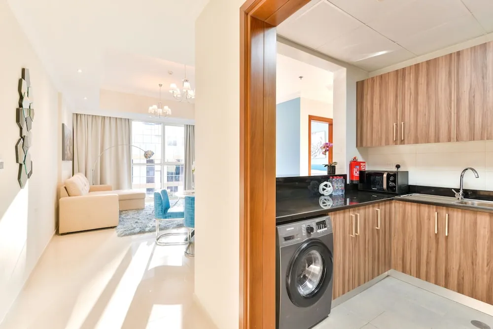 Deluxe 1BR Apartment