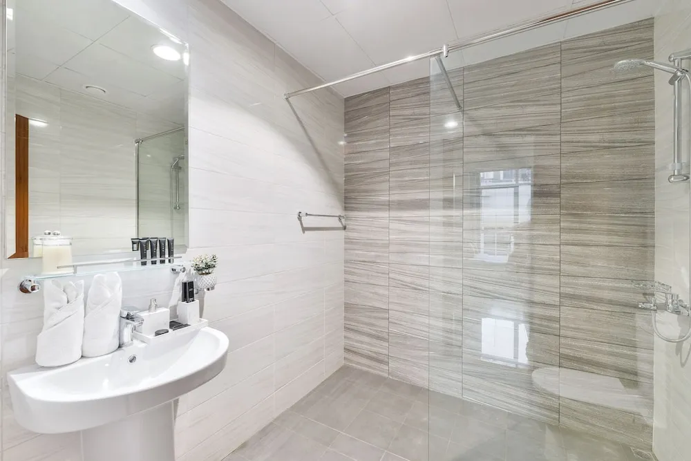 Deluxe 1BR Apartment