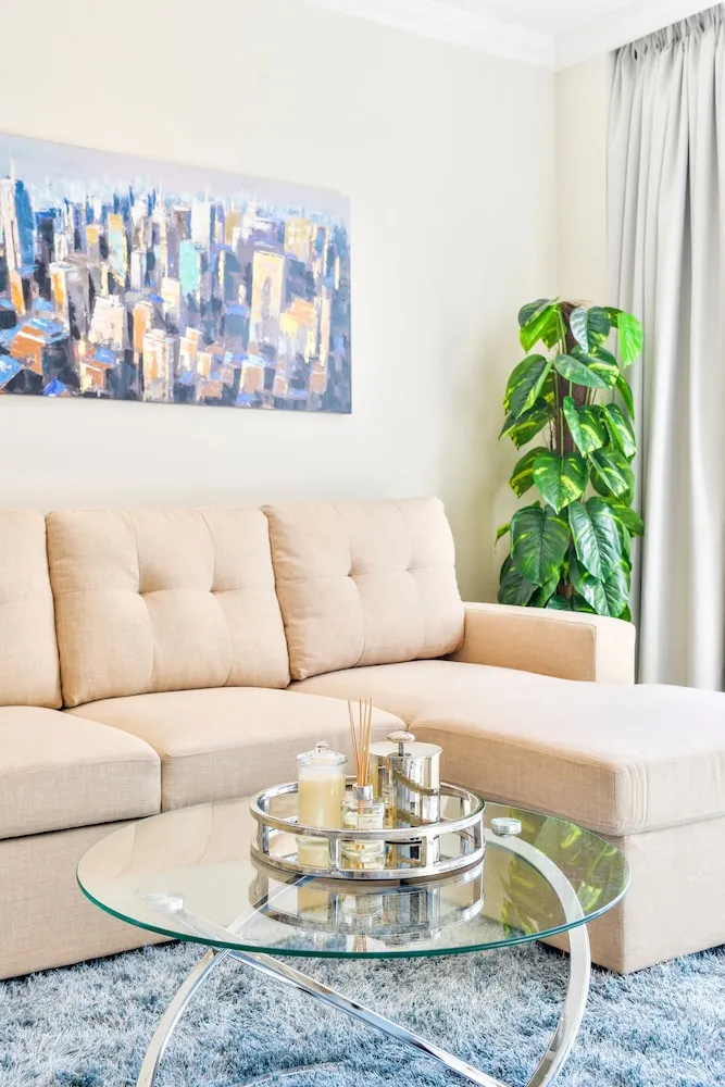 Deluxe 3BR Apartment