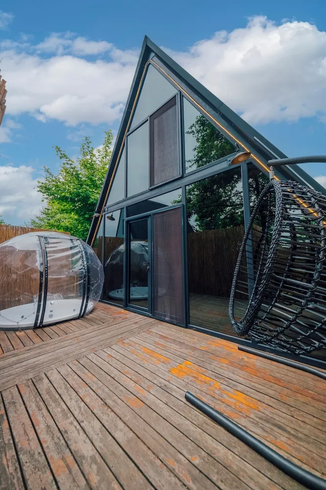 Basic Bungalov, Sıcak Su Küveti