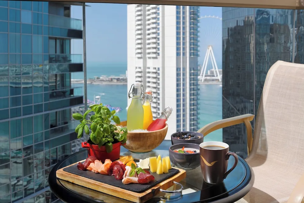 Deluxe Oda, 1 En Büyük (King) Boy Yatak, Balkon, Kısmi Deniz Manzaralı