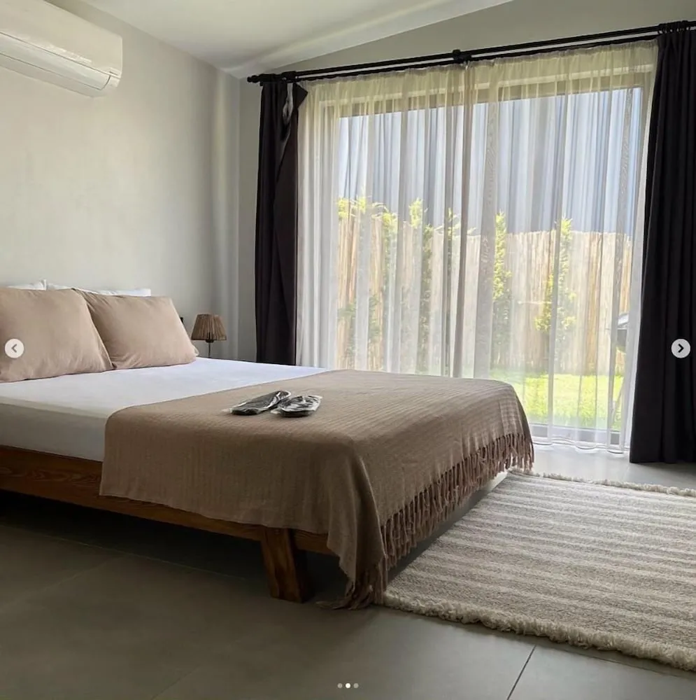 Junior Garden Heated Pool Villa